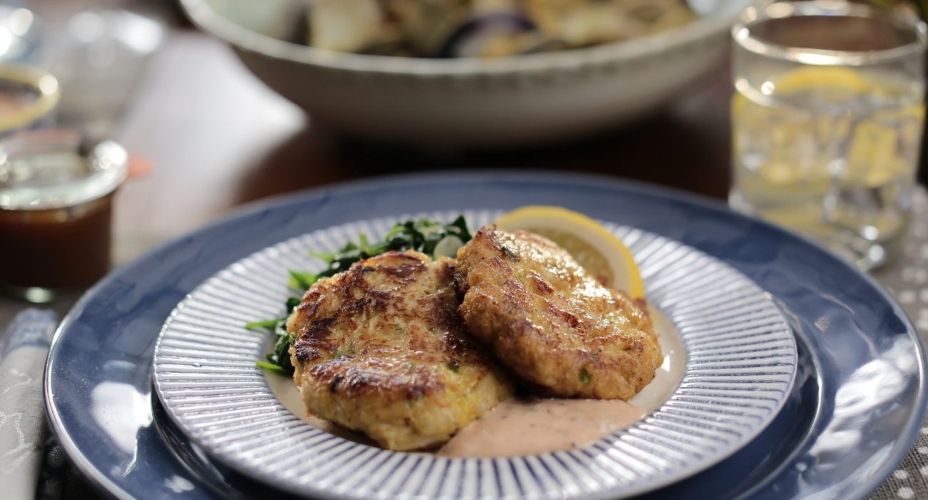 Lump Crab Cakes with Cocktail Remoulade Sauce